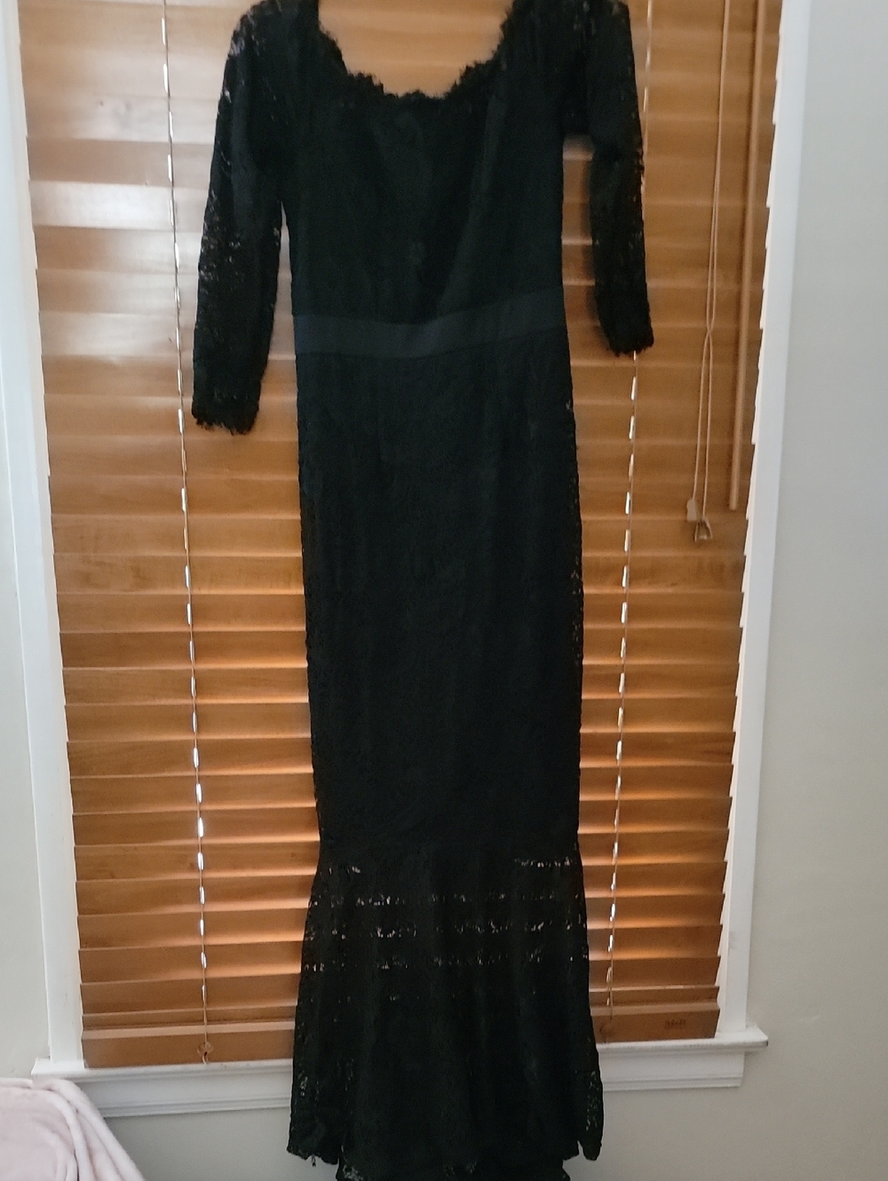 Black Lace Long Sleeve Evening Dress